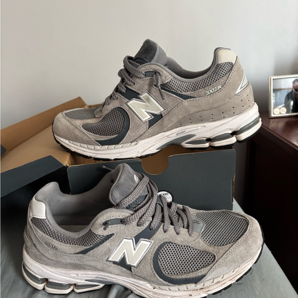 New Balance Men's Gray and White Sneakers